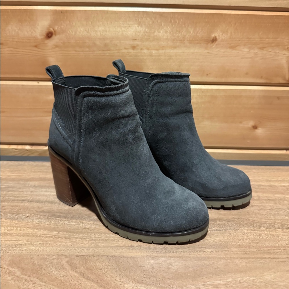 Excellent Condition - Women’s Crevo Charliee Genuine Suede Ankle Boots Size 6.5